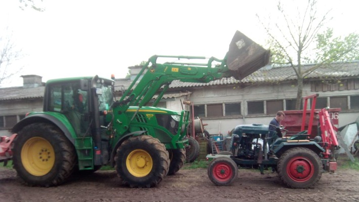 Großes Geschoss und kleiner Trakki Großes Geschoss und kleiner Trakki