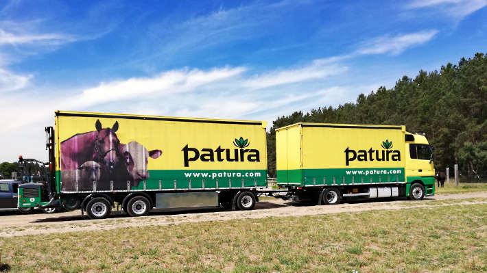 Die neue Futterraufe für die Esel wird angeliefert. Die neue Futterraufe für die Esel wird angeliefert.