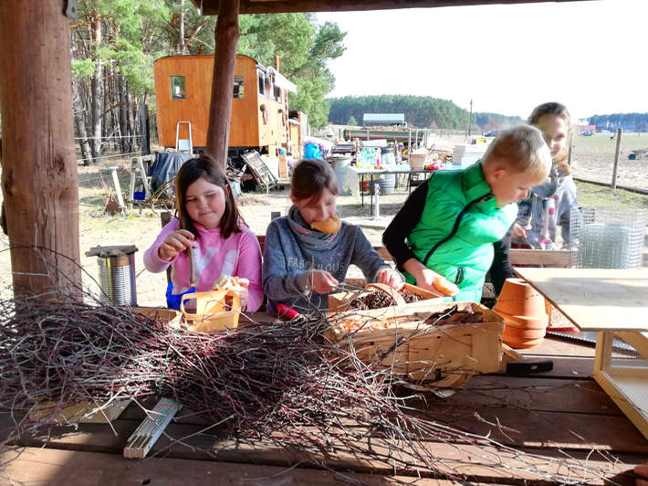 Basteln für die Insekten beim Eselfreunde im Havelland e. V. in Paaren - Brandenburg Basteln für die Insekten beim Eselfreunde im Havelland e. V. in Paaren - Brandenburg