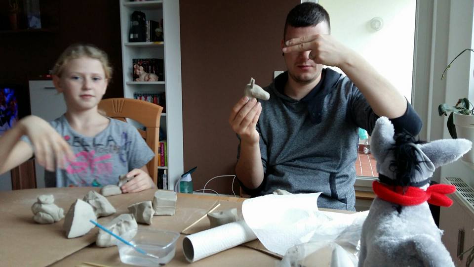 Bella bastelt sich "ihren" eigenen Esel Adventsbastelei