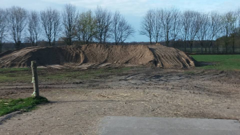 Eselfreunde im Havelland: Unser Kletterhügel für die Esel